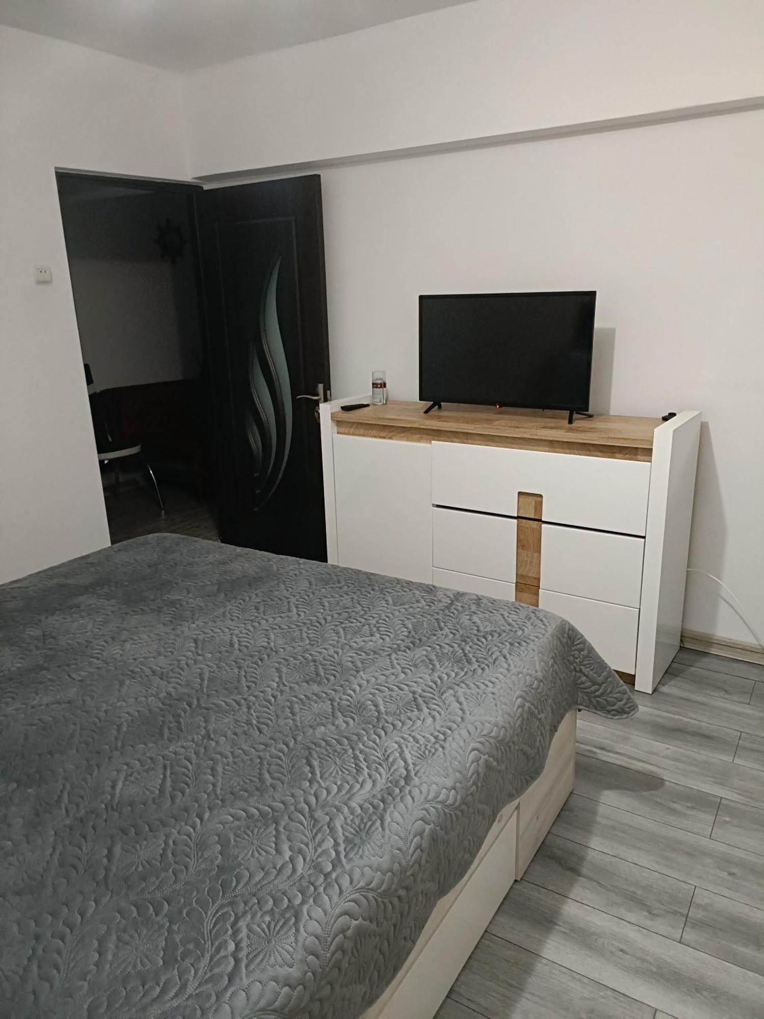 Apartament Manu Tg Neamt Търгу Нямц Екстериор снимка
