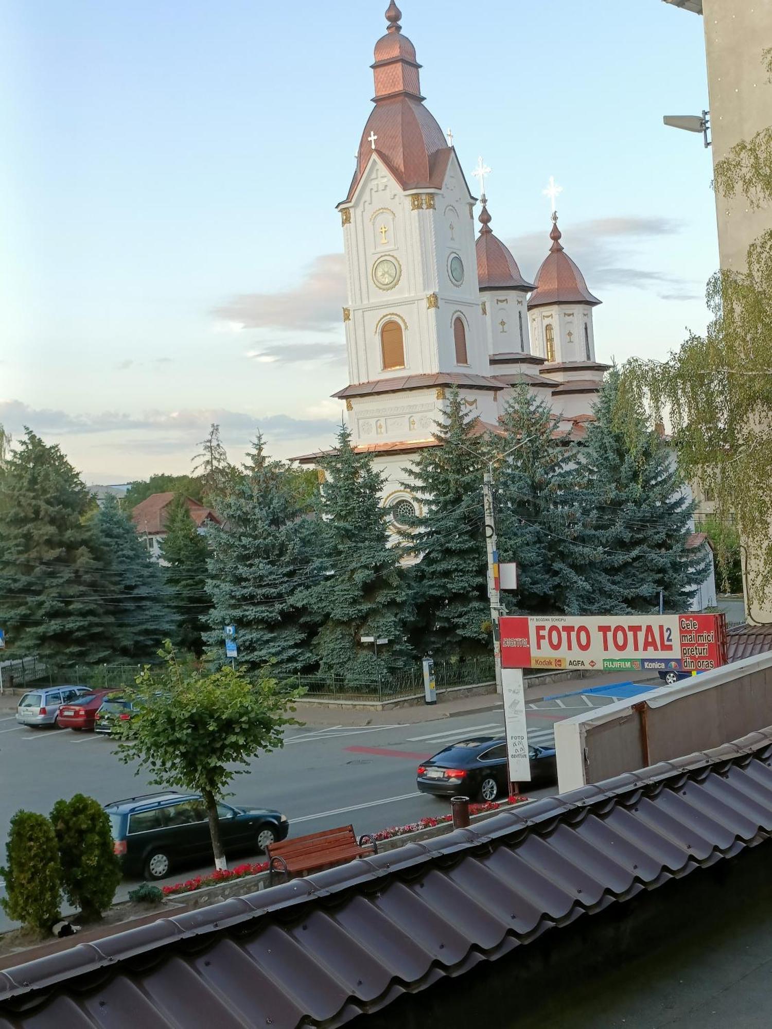 Apartament Manu Tg Neamt Търгу Нямц Екстериор снимка