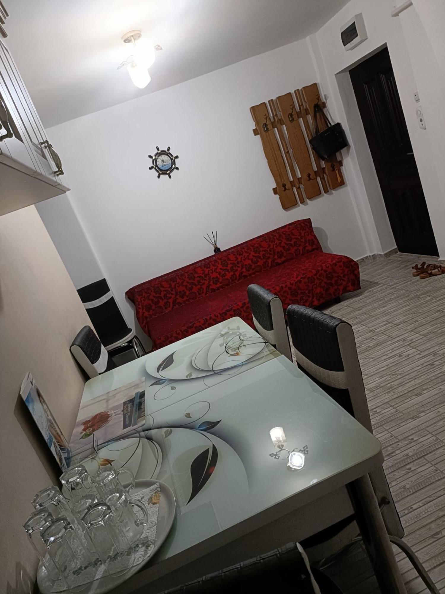 Apartament Manu Tg Neamt Търгу Нямц Екстериор снимка