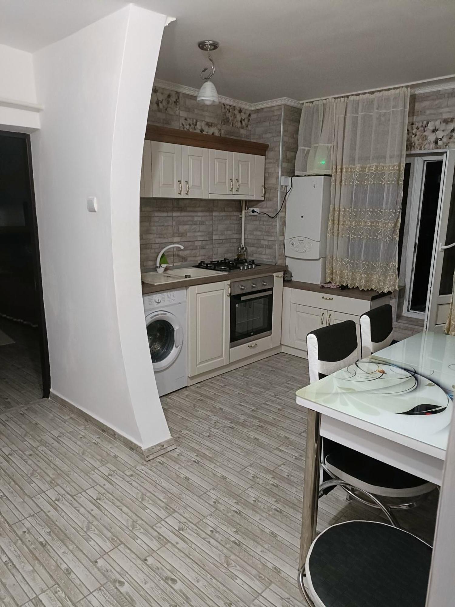 Apartament Manu Tg Neamt Търгу Нямц Екстериор снимка