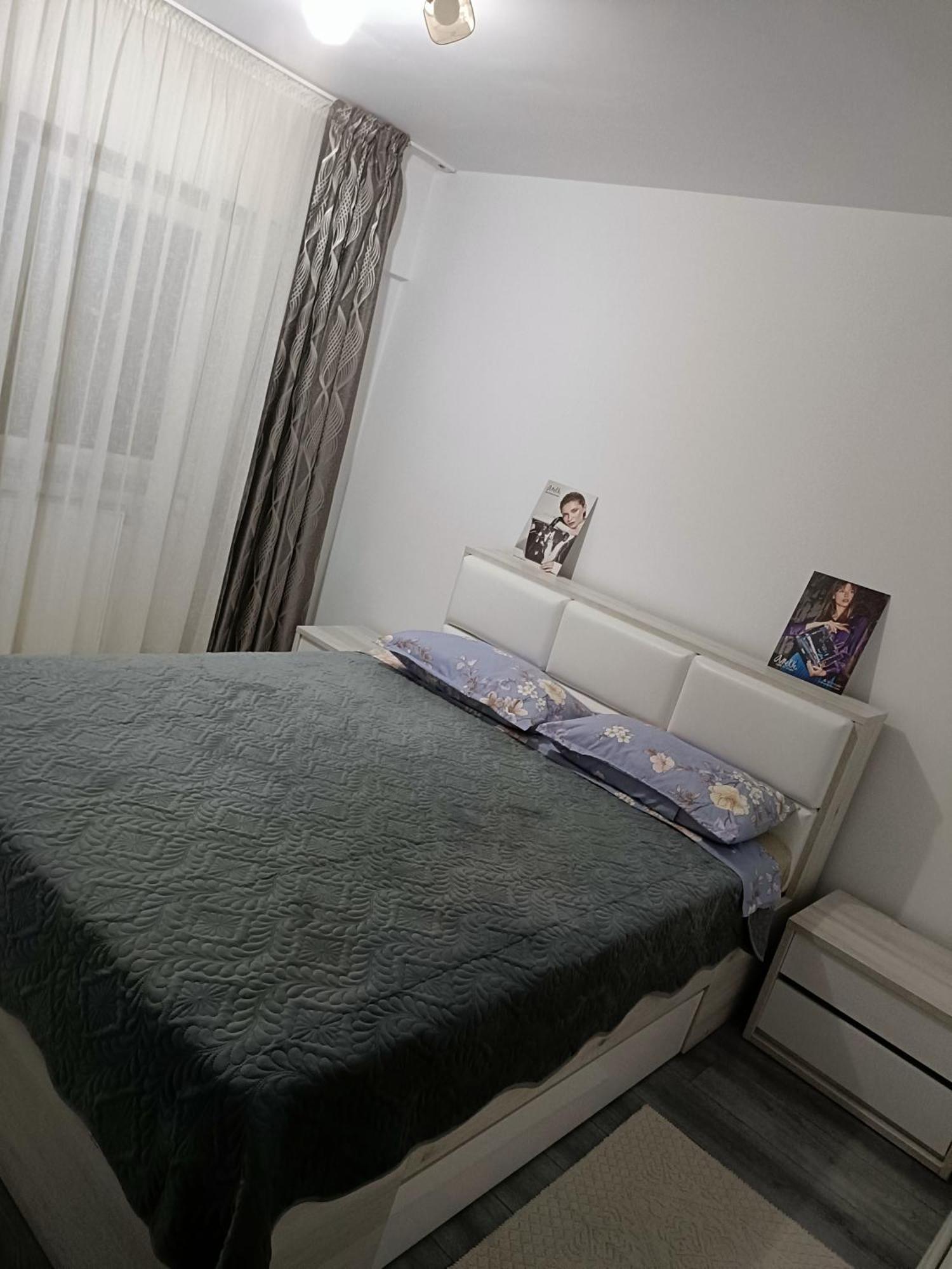 Apartament Manu Tg Neamt Търгу Нямц Екстериор снимка